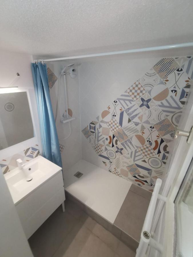 Appartement 2 Chambres Avec Piscine Face A La Mer A La Coudouliere シス・フール・レ・プラージュ エクステリア 写真